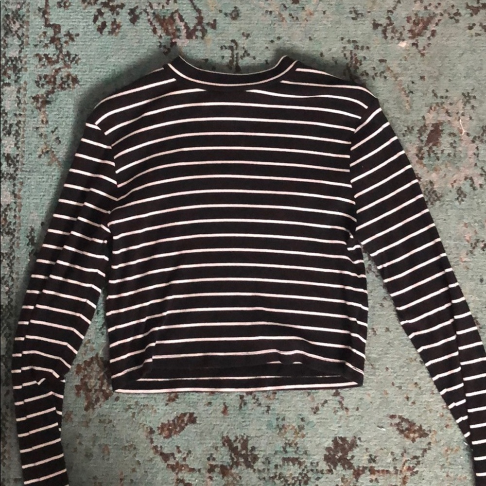 cropped long sleeve shirt
